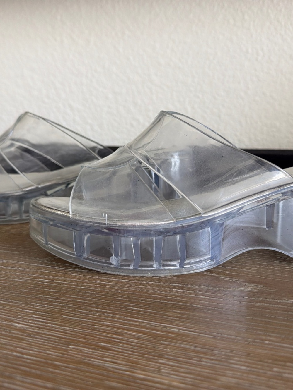 Jeffrey Campbell clear slides size 9